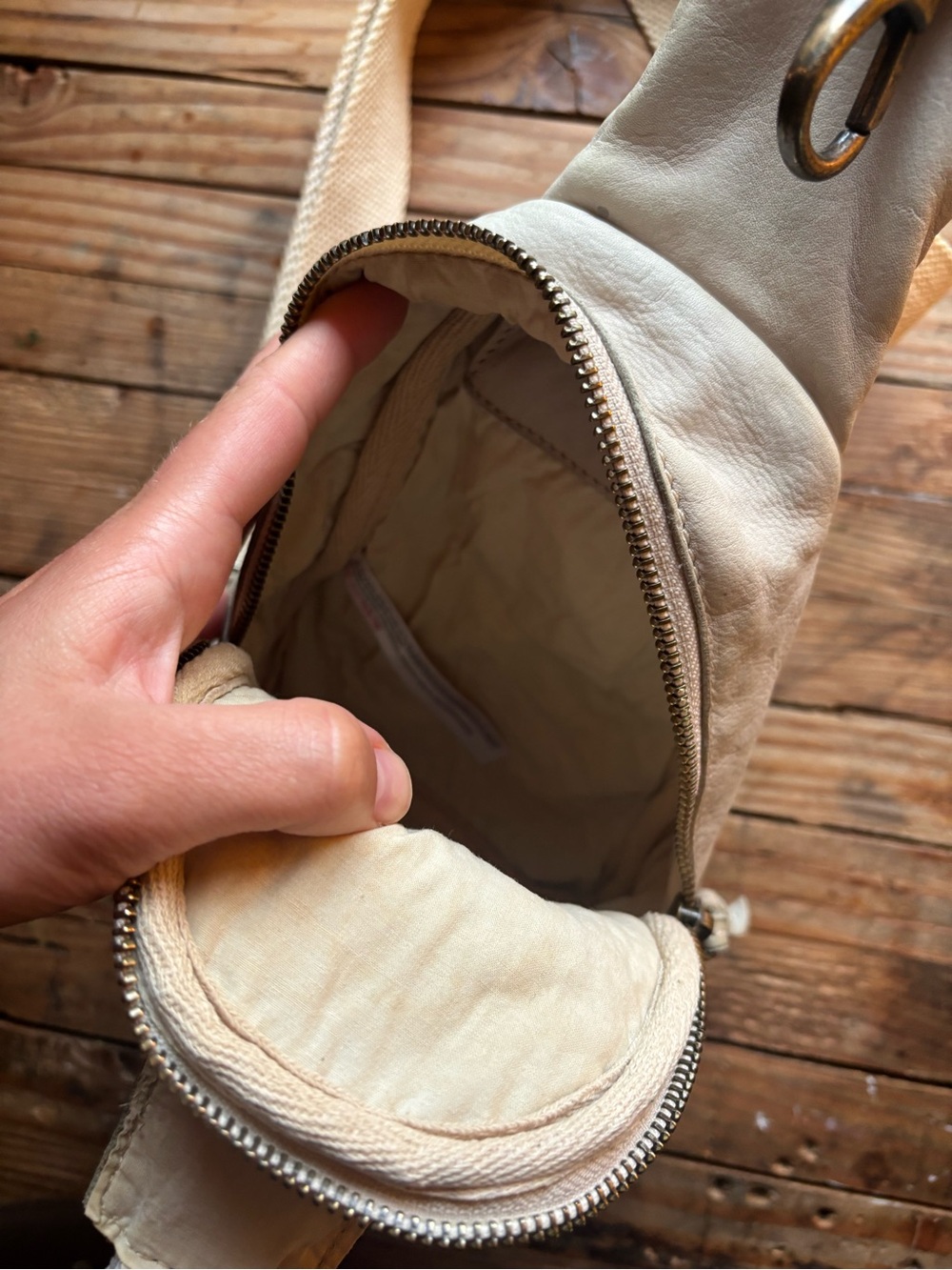 Free People Cream Leather Crossbody Sling Bag - Minimalist Everyday Style - Picture 6 of 9